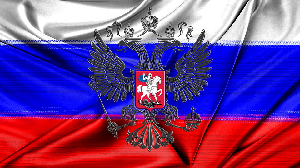 Самый большой в мире российский флаг развернули в Москве в День России