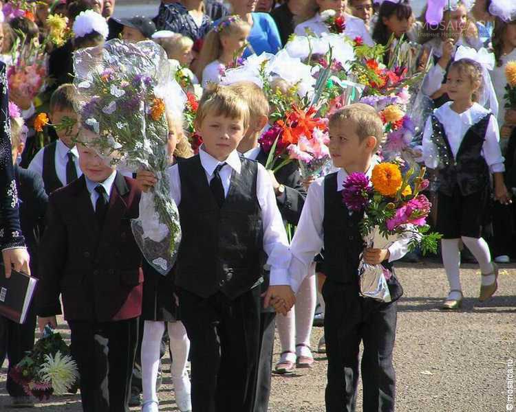 Отказали место в школе. Школа первый класс. Школа 1 класс. 1 Сентября фото. Первоклашки.первоклассники.школьники.1.сентября.4.класс.