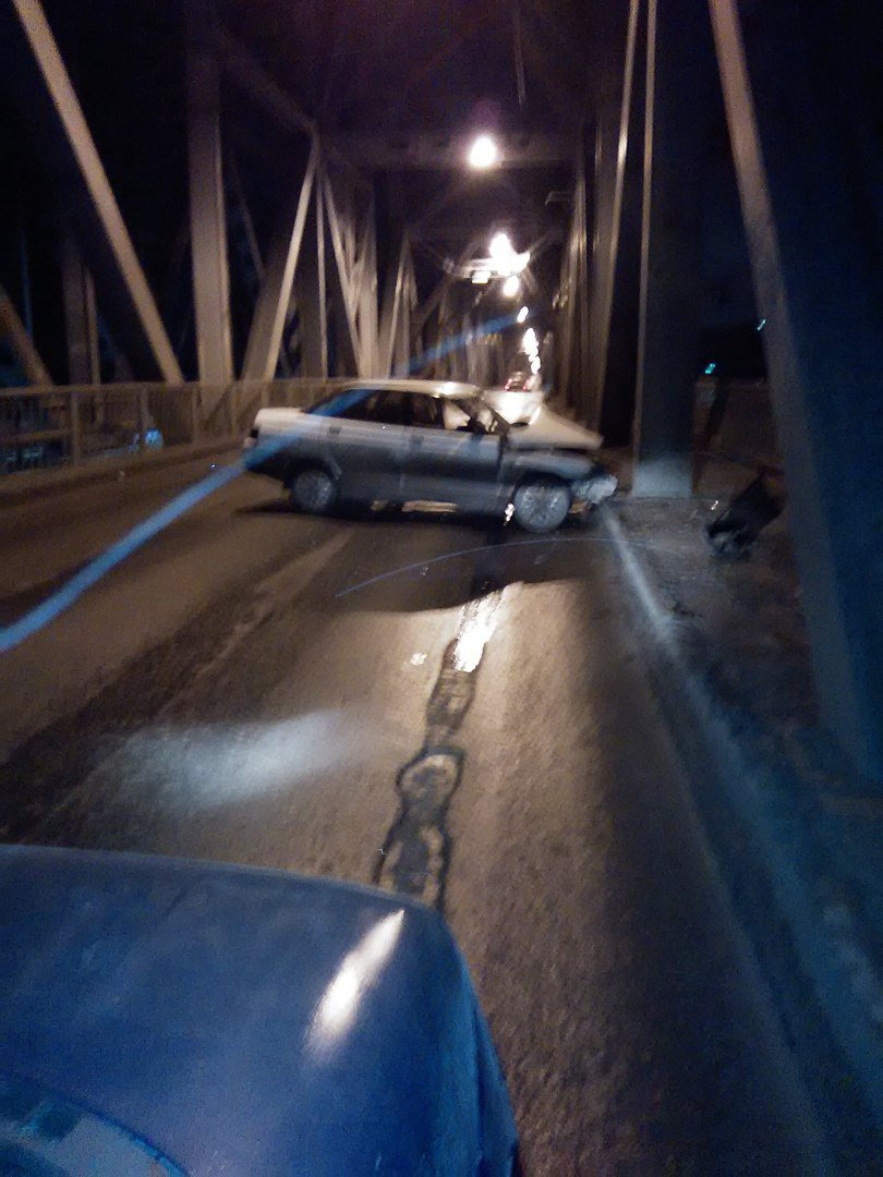 Императорский мост в Ульяновске. Ракета влетела в опору моста Днепр.
