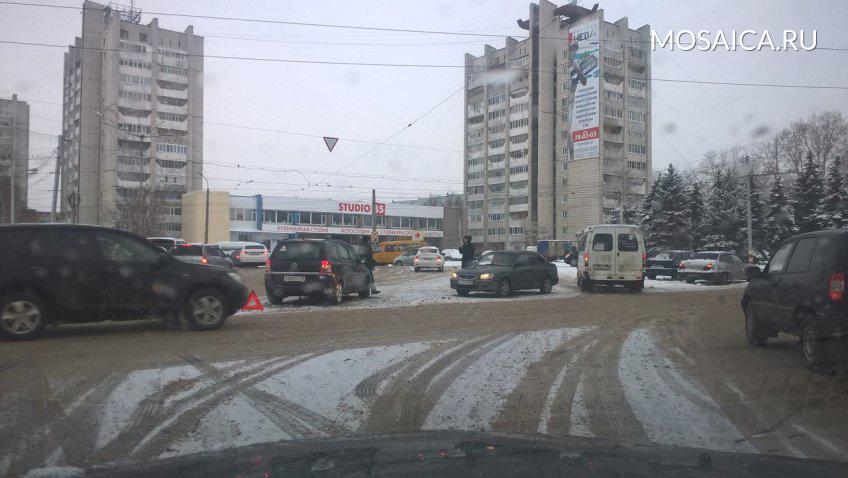 Дтп в ульяновске за последние сутки. Кольцо Пушкарева Ульяновск. Реконструкция кольца Пушкарева. Полиция Пушкарева кольцо ночью в Ульяновске снег январь 6ыевраля.