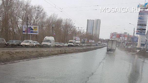 Томичи показали видео жуткой пробки на въезде в город