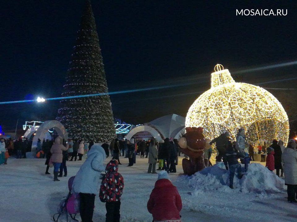 Новый год в ульяновске. Ульяновск елка на площади Ленина 2020. Центральная елка Ульяновск. Главная елка в Ульяновске 2020. Центральная елка в Ульяновске 2020.