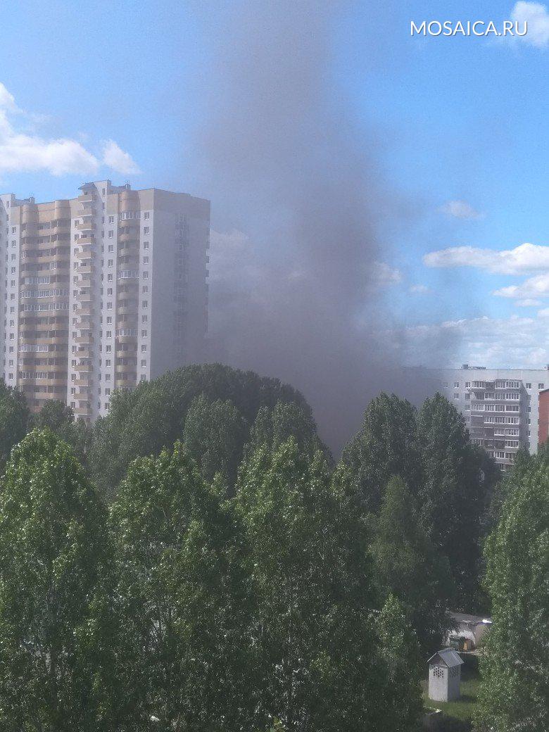 Пожар в ульяновске сейчас. Пожар в новом городе Ульяновск. В Заволжском районе Ульяновска пожар. Ульяновск пожар сегодня в новом городе.