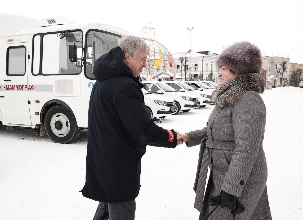 Алексей Русских вручил ключи от 22 новых автомобилей главным врачам  ульяновских больниц | Главные новости Ульяновска