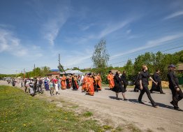 Сотни крестоходцев идут к Никольской горе в Ульяновской области