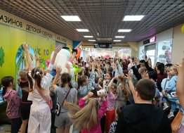 Праздник в «Оптимусе»: мыльные драконы, танцы и счастливые дети