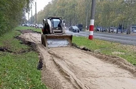 В Засвияжье Ульяновска строят 900-метровый тротуар на улице Авиационной