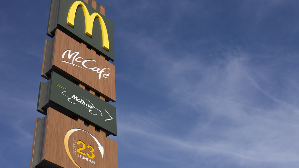 Более 40 ресторанов «Макдоналдс» в Москве оштрафовали на 5,5 млн рублей