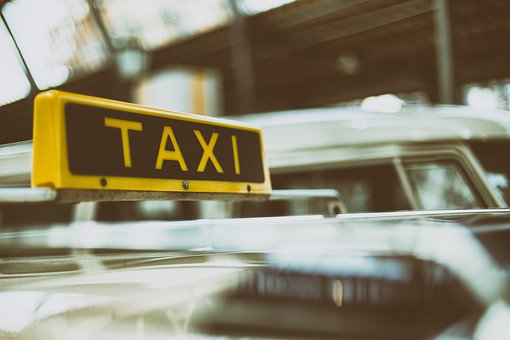 В Госдуме предложили выявлять таксистов-нарушителей с помощью видеокамер 