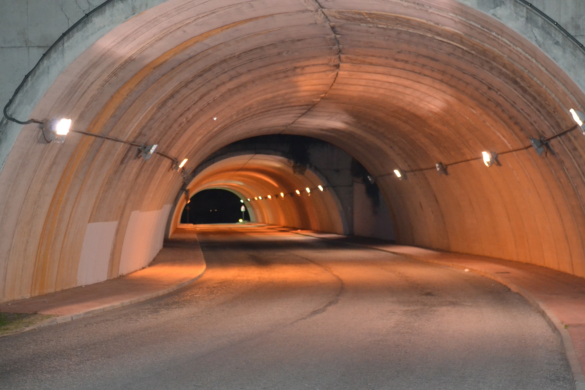 Определена предполагаемая причина затопления Тушинского автомобильного тоннеля в Москве