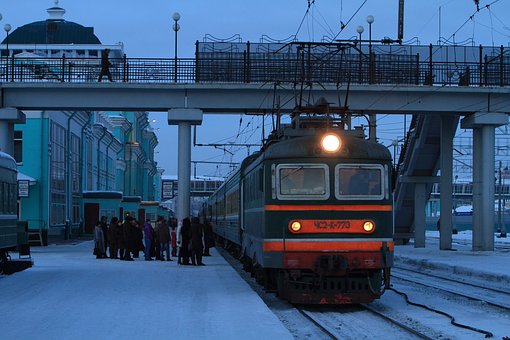 Электричка сбила двух человек на Белорусском направлении в Подмосковье