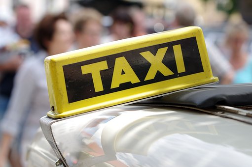 Более 50% водителей московского такси имеют высшее образование