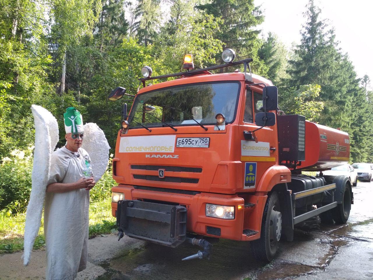 В Солнечногорском округе Подмосковья пытались разогнать протестующих с помощью поливальных машин