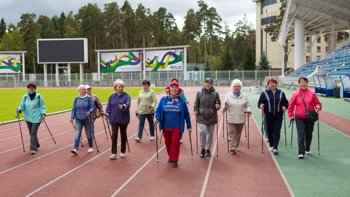 В подмосковном Раменском пожилых людей научат скандинавской ходьбе