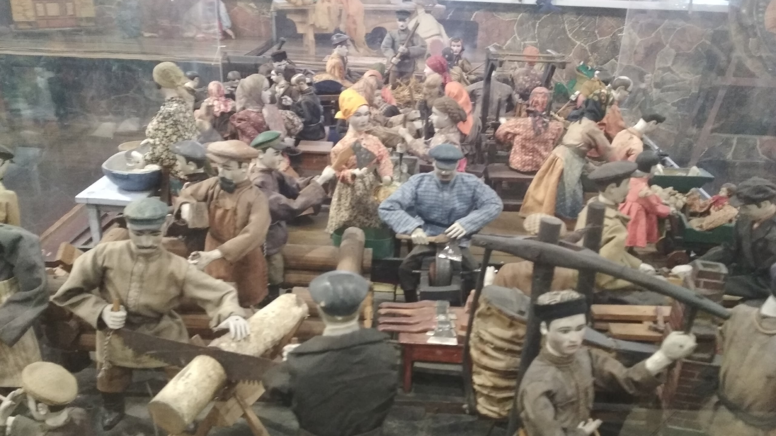На сто лет назад. В Ульяновске хранится уникальный механический театр кукол
