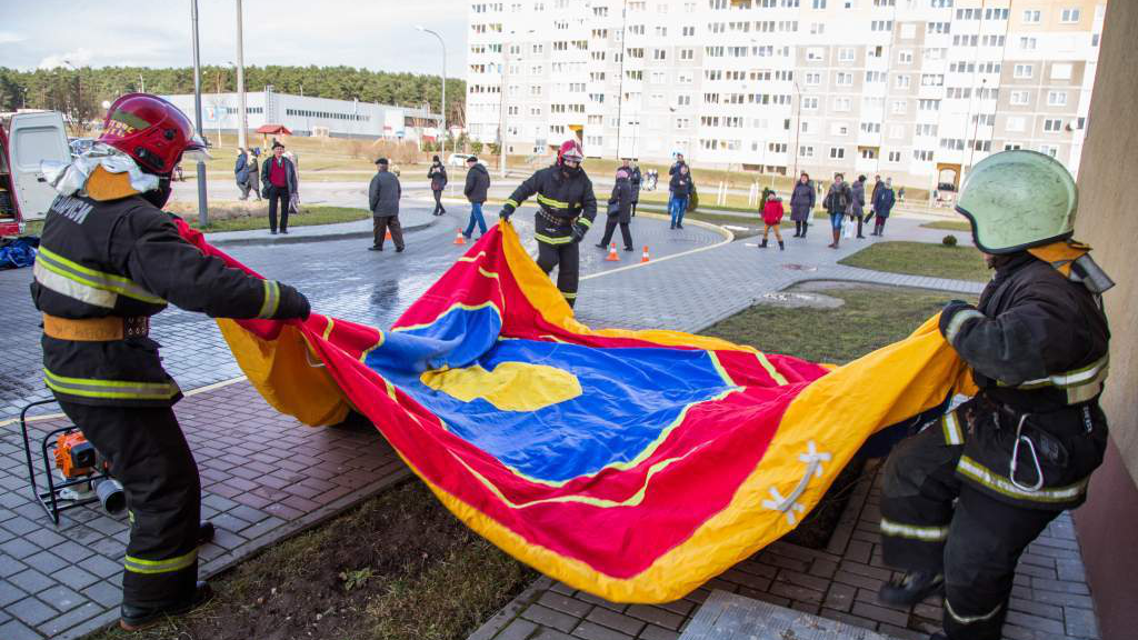 Полотно для прыжков. Натяжное спасательное полотно (НСП). Спасательное полотно пожарных. Куб жизни. Пожарный куб жизни.