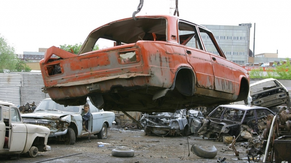 Житель соседнего региона оставил сломанную машину в Ульяновской области, а местный парень сдал ее в металлолом