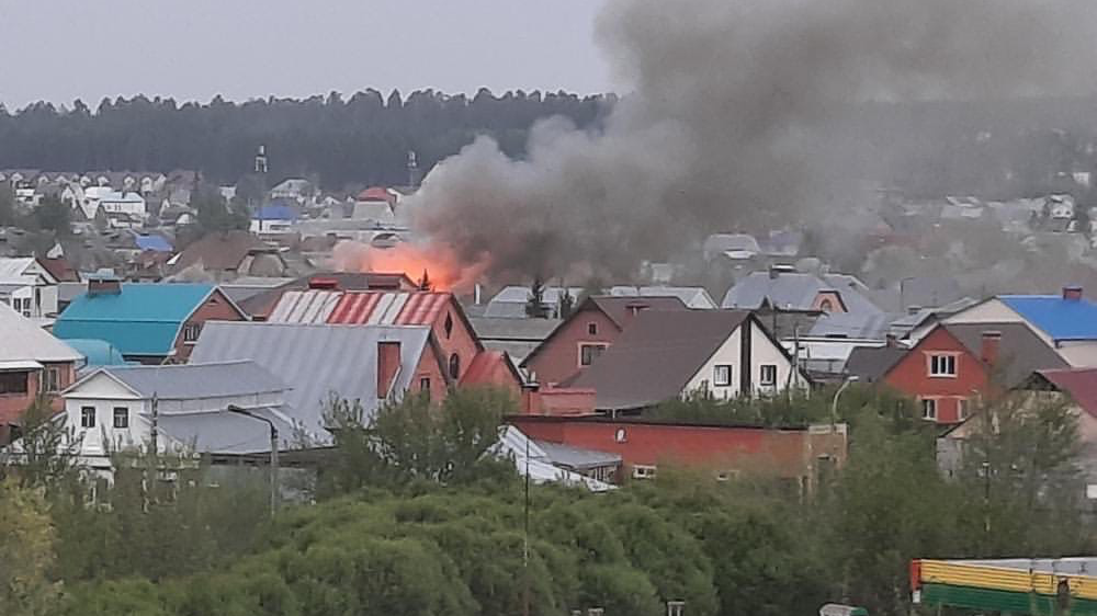 Соцсети: в Димитровграде сгорела фирма по производству пластиковых окон