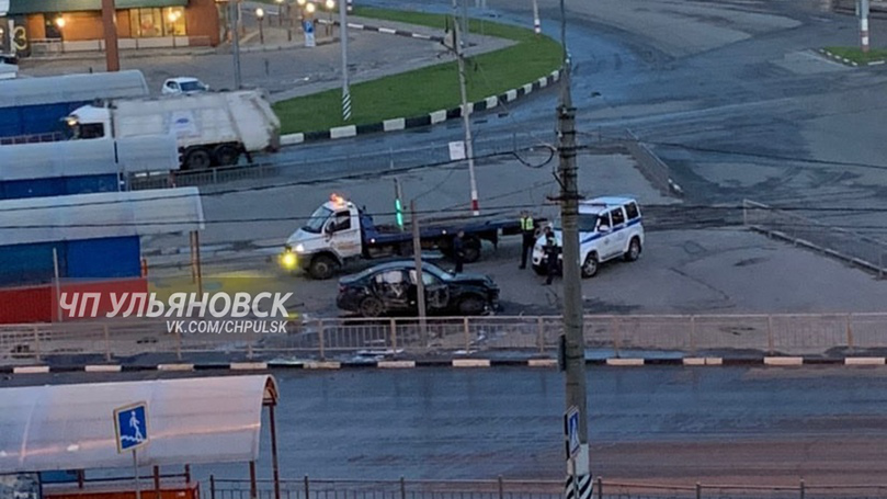 В Ульяновске на Пушкаревском кольце водитель иномарки протаранил ограждение