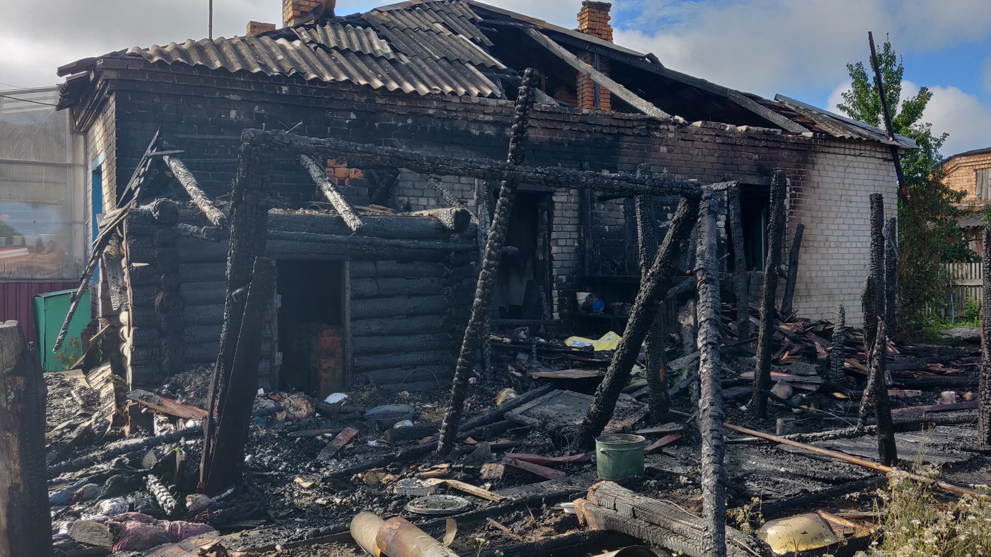 Вчера ранним утром в ульяновском поселке сгорела квартира. Не обошлось без жертв