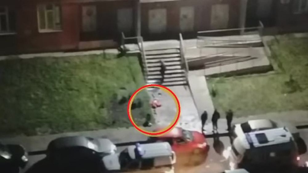 В Ульяновске под окнами многоэтажки обнаружили труп неизвестного мужчины