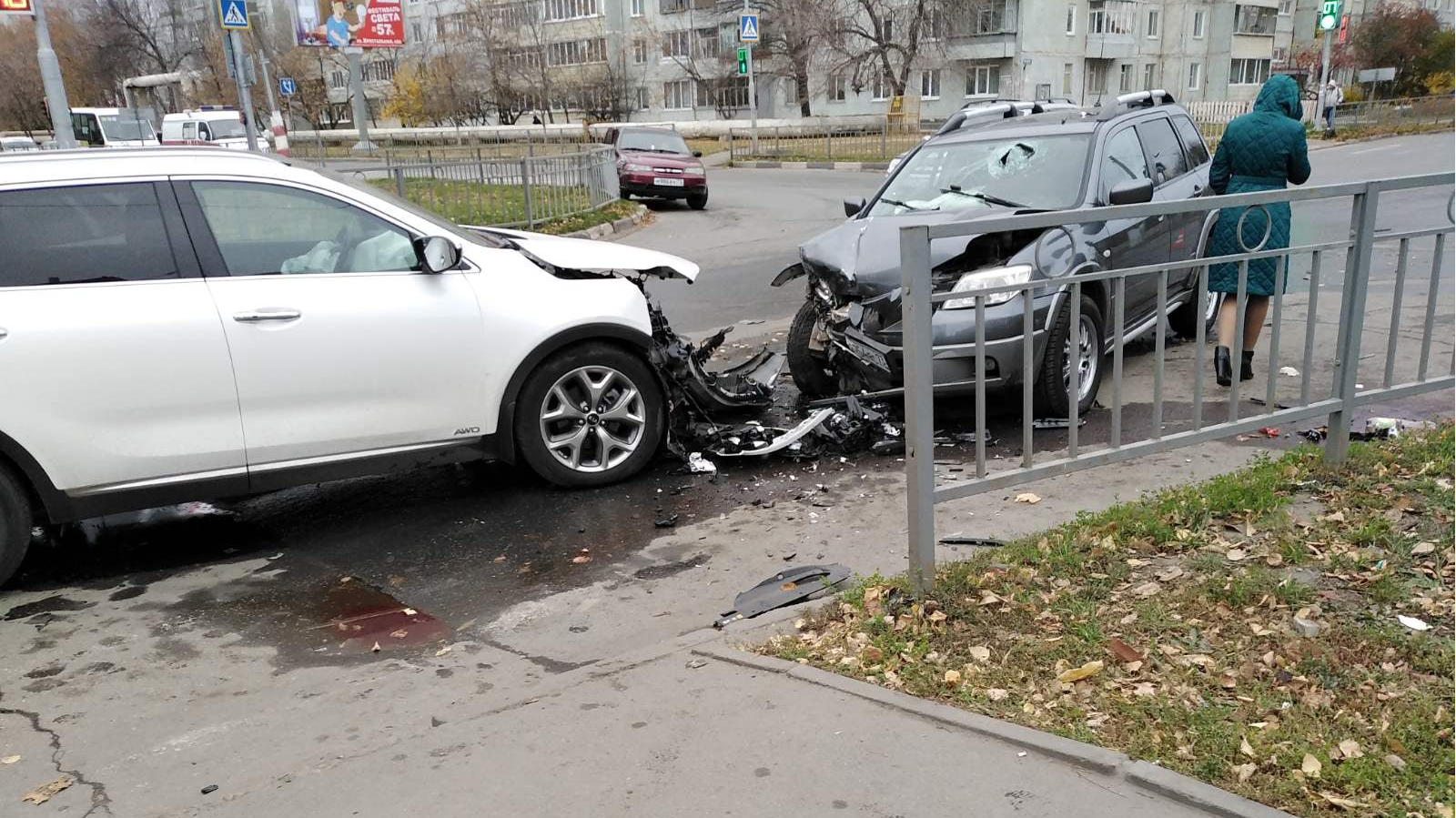 На пересечении улиц Варейкиса и Хрустальной в Ульяновске произошло тройное ДТП