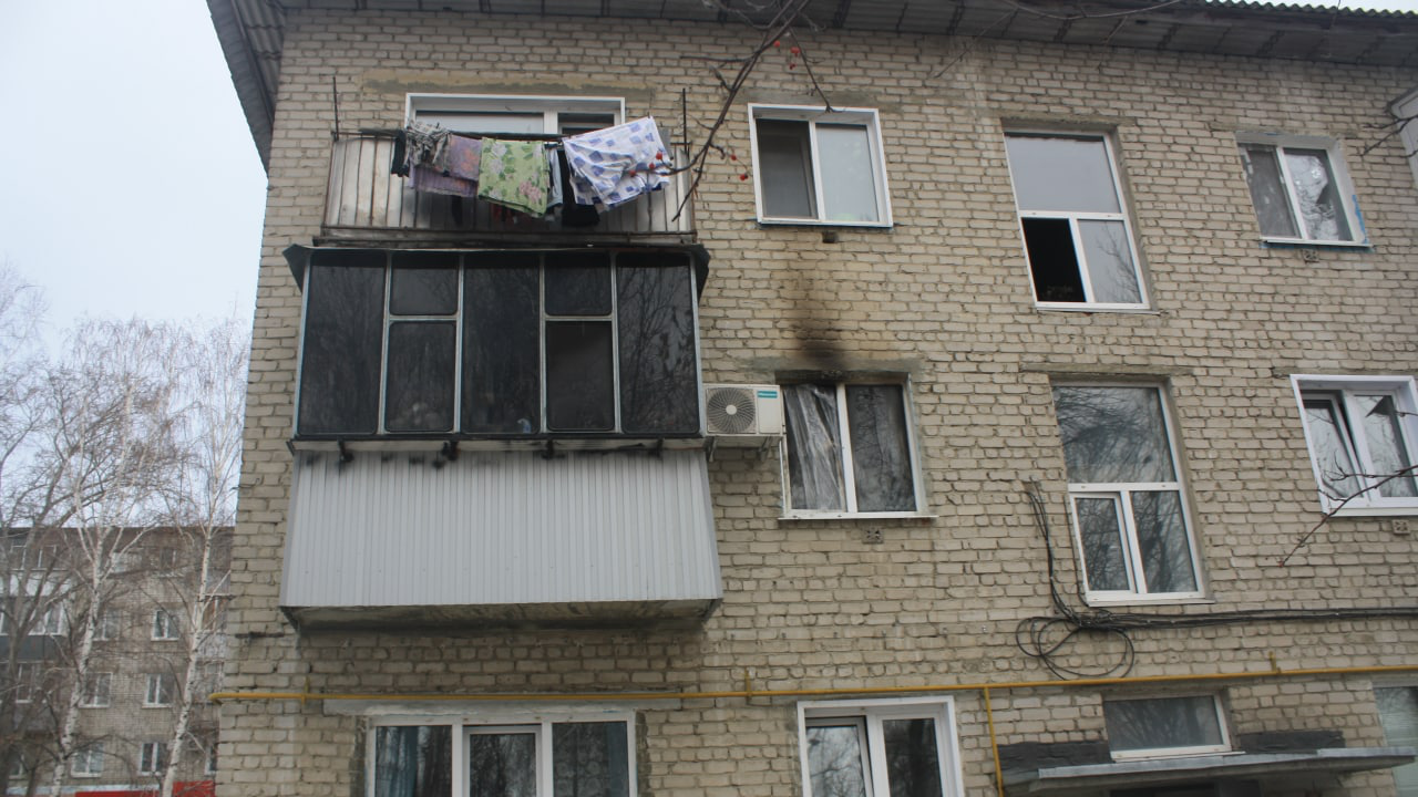 В Новоульяновске во время пожара пострадала женщина, которая пыталась справиться с огнем