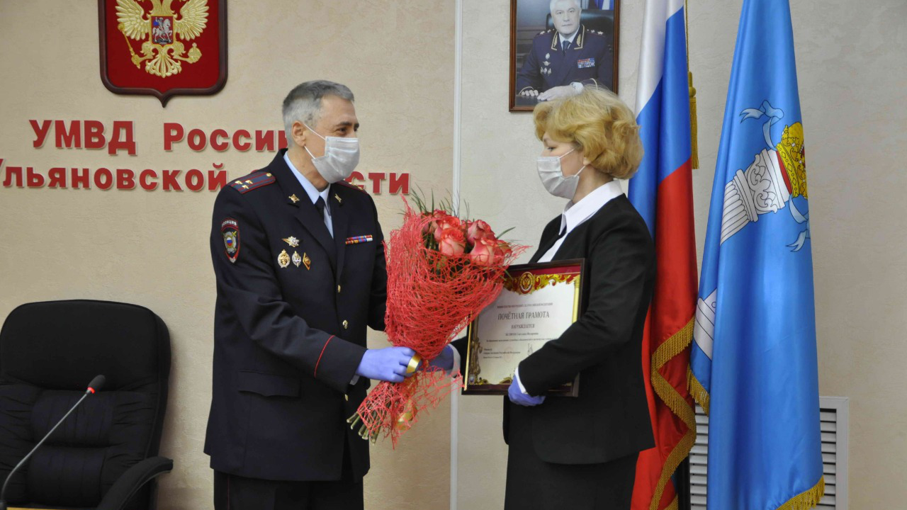 Генерал полиции Владимир Колокольцев наградил ульяновскую медсестру