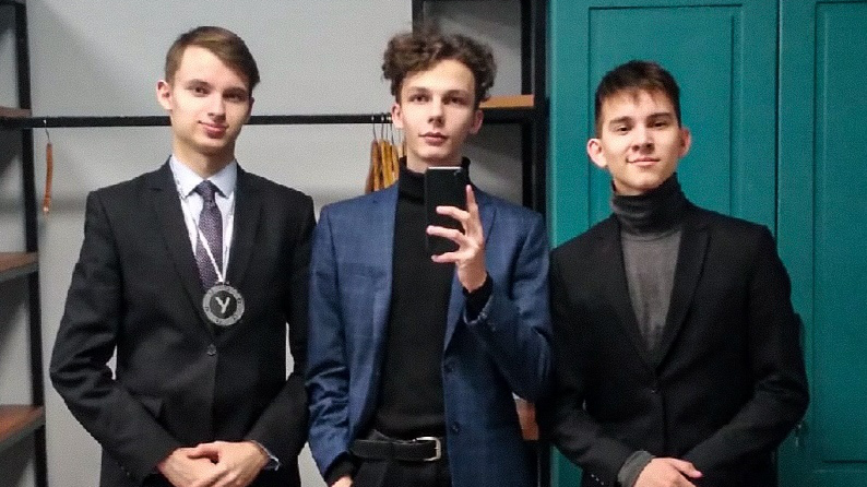 Три ульяновских школьника покорили  телеолимпиаду «Умницы и умники» в Москве 