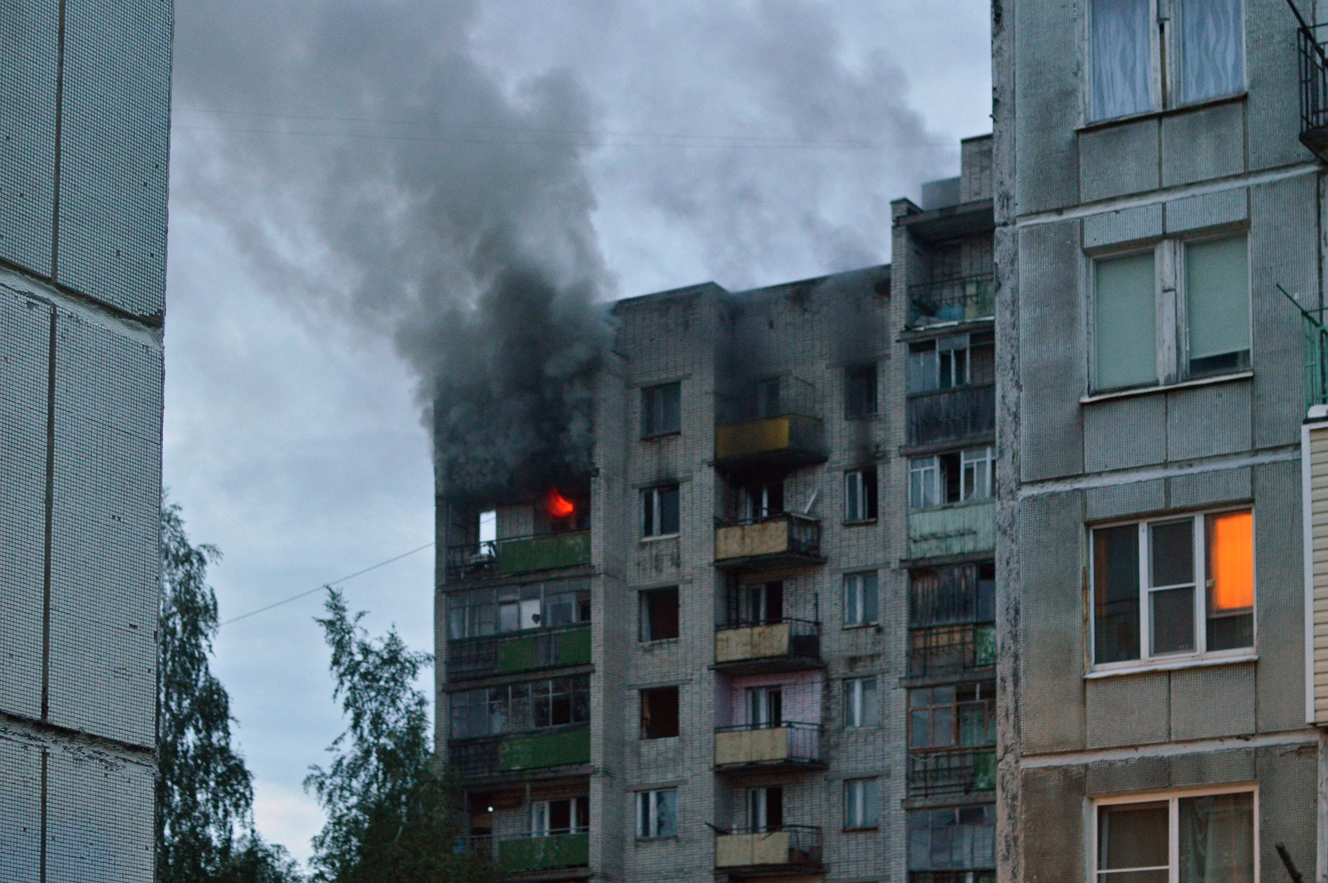 В Засвияжье Ульяновска из горящего дома эвакуировали 30 жильцов