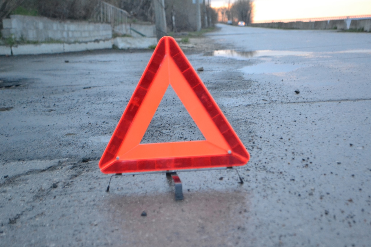 Вечером на трассе в Ульяновской области «Рапид» покалечил пассажирку и водителя мотоблока
