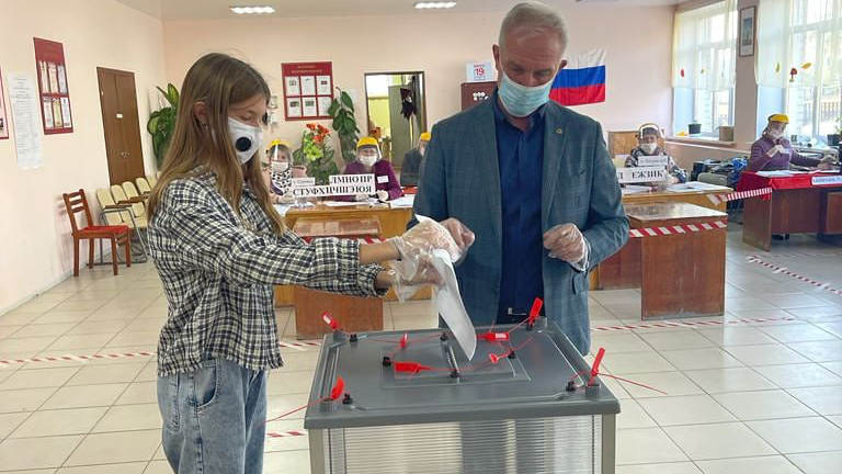 Проголосовал на выборах бывший губернатор Ульяновской области Сергей Морозов