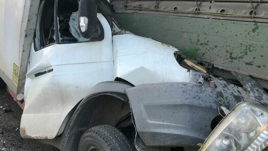 Машина всмятку: под Ульяновском два человека погибли при столкновении трех грузовиков