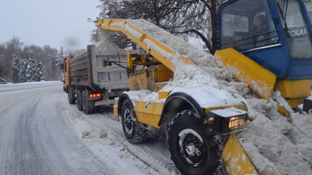 За сутки в Ульяновске вывезли 266 самосвалов снега