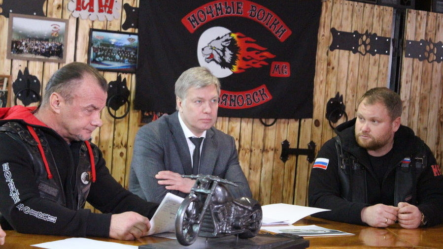 Губернатор Русских и байкеры 28 января подарили 5 мотоциклов ученикам ульяновской спортшколы