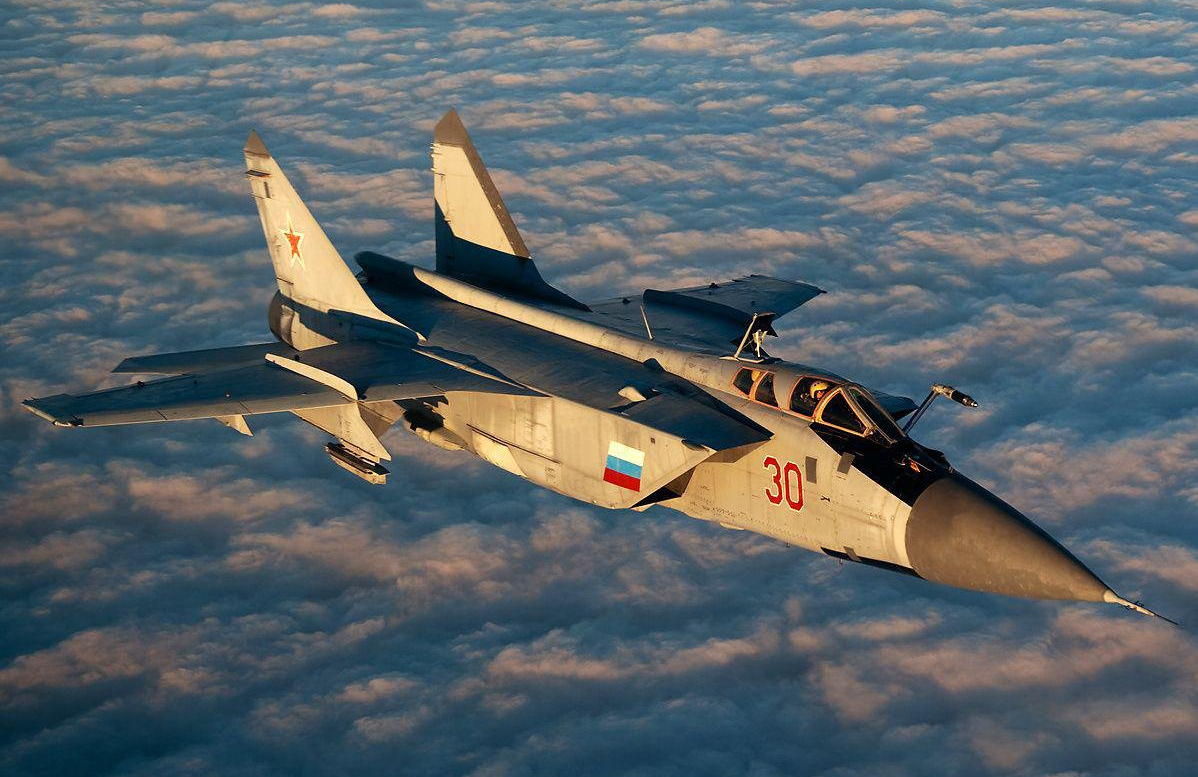В Ленинградской области рухнул военный истребитель МиГ-31