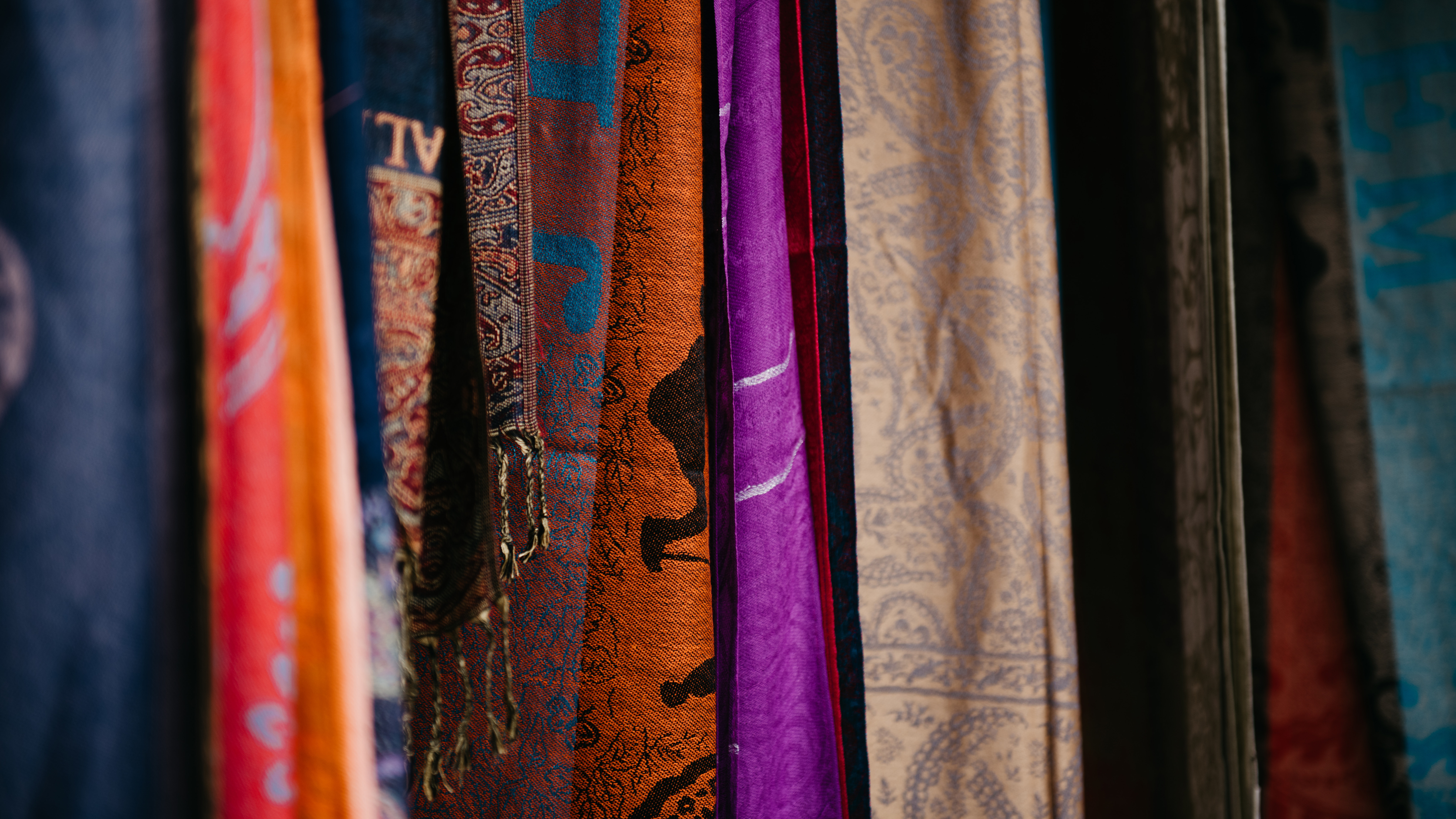 Производители ткани турция. Индийские ткани. Турецкий текстиль материалы для одежды. Выставка тканей в Индии. Индийские ткани в Самаре.