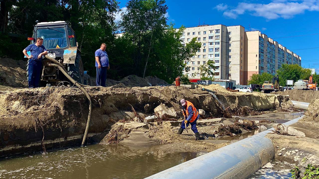 После коммунальной аварии для жителей Железнодорожного района Ульяновска организовали подвоз воды