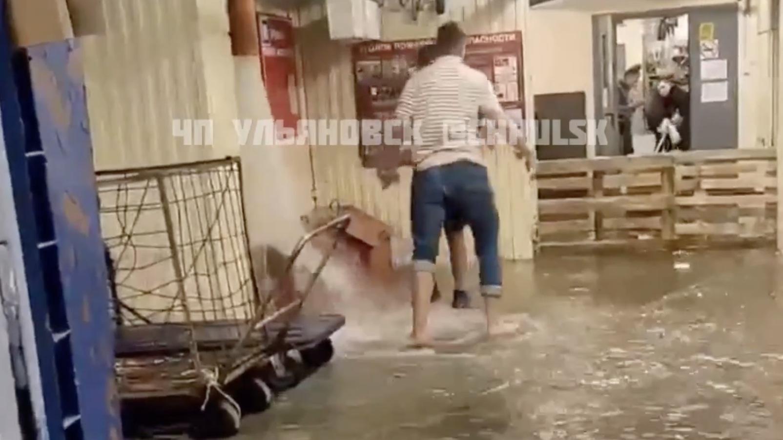 Суббота 30 июля. Ульяновск потоп. Потоп в Ульяновске 2022. Ульяновск затопило. Потоп в квартире.