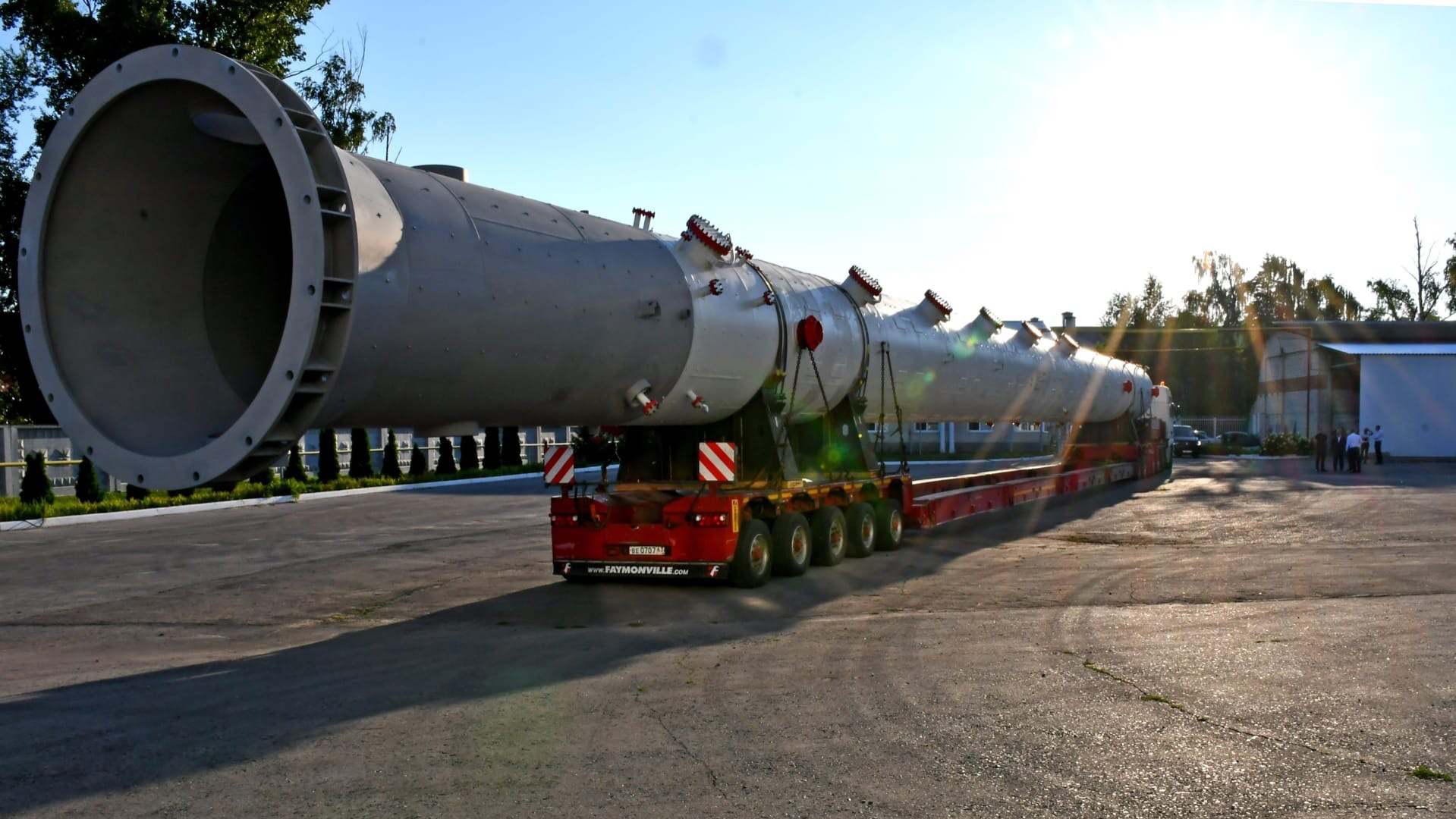 На заводе «Димитровградхиммаш» изготовили уникальную колонну разделения изомеров весом 94 тонны
