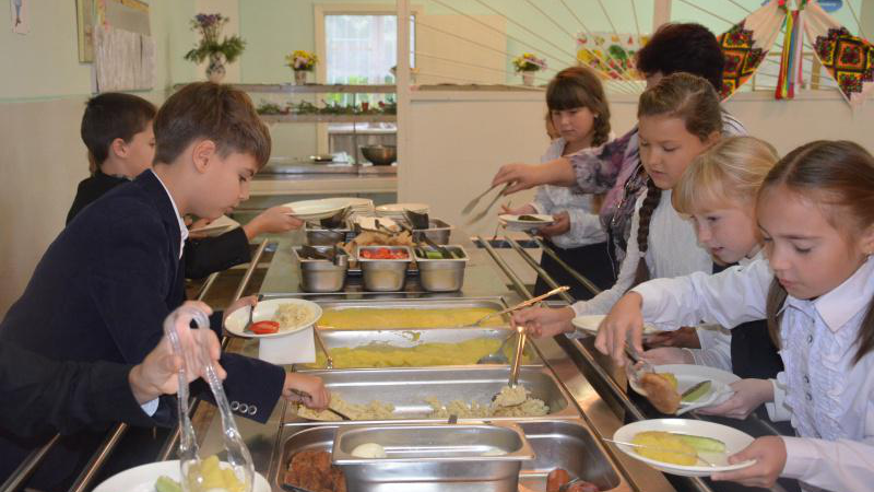 В столовых ульяновских школ появятся шведские столы