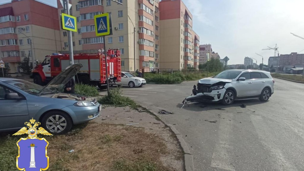 Две иномарки не поделили дорогу на Самарской в Ульяновске