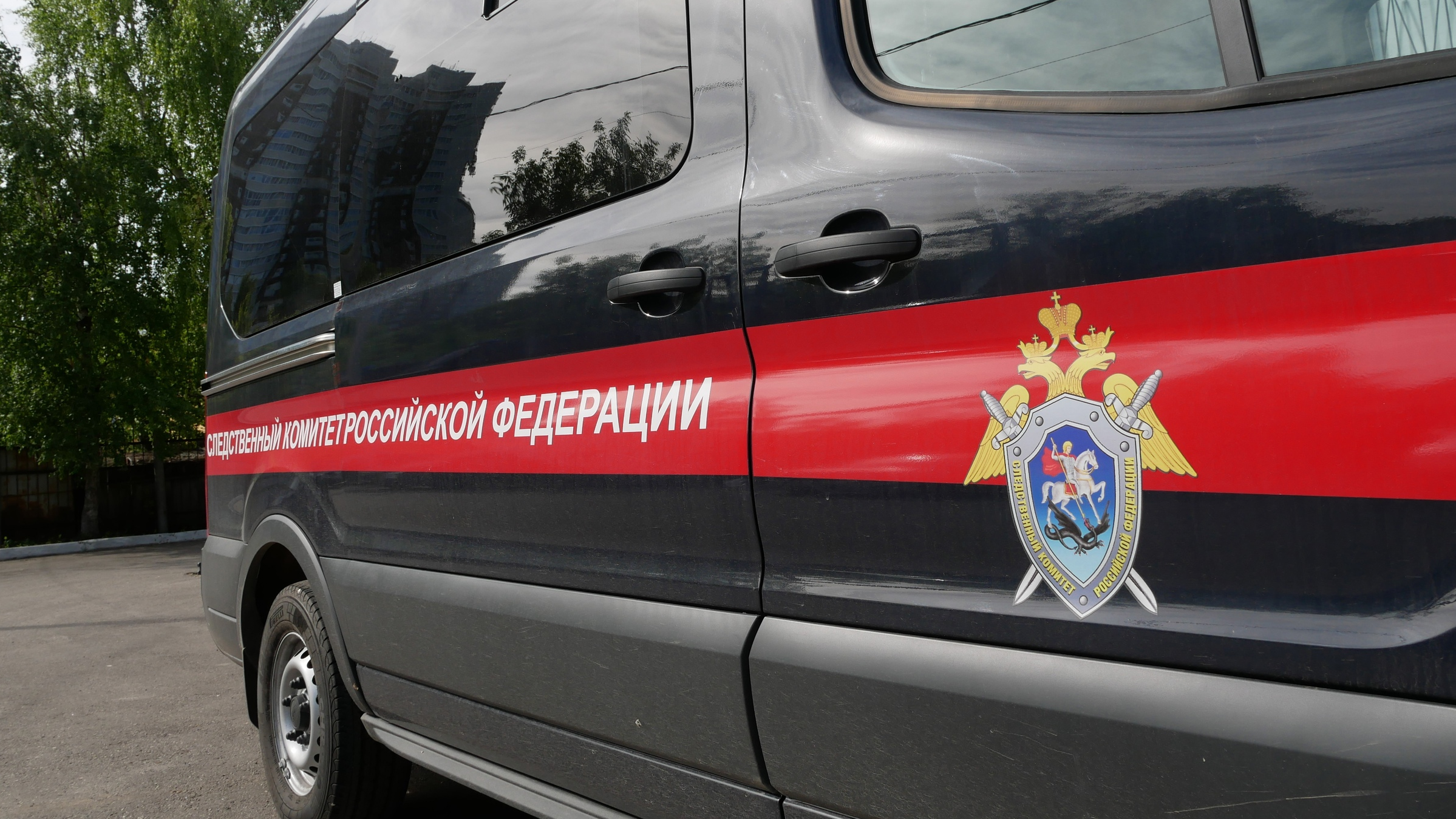 На улице Краснопролетарской в подъезде одного из домов обнаружили тело 35-летней женщины