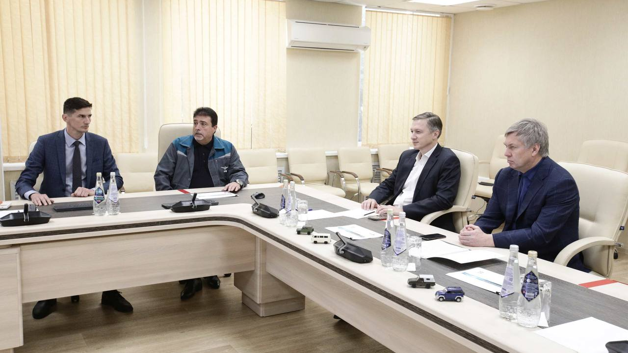 Алексей Русских обсудил с замминистром промышленности и торговли развитие промышленных предприятий