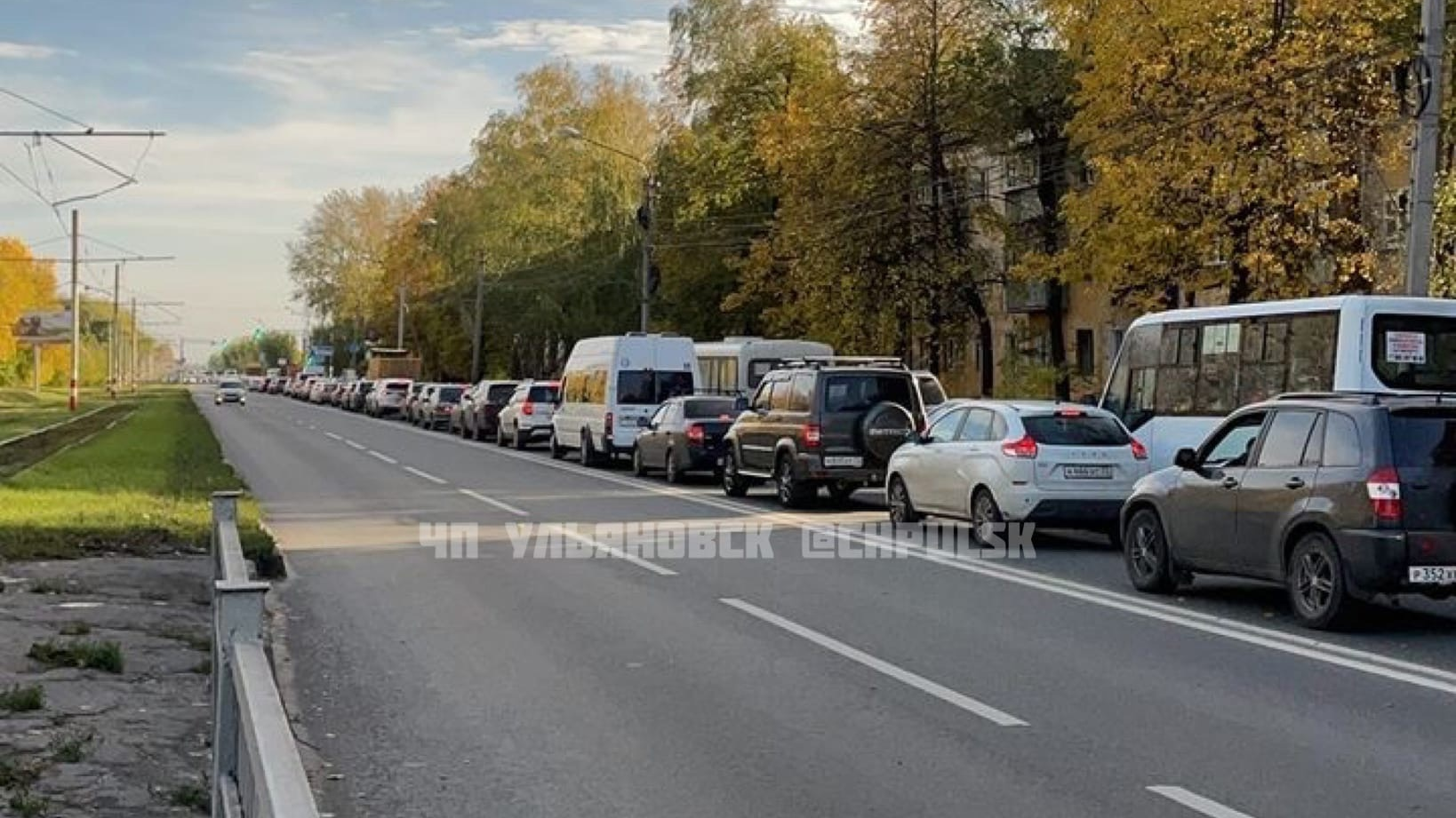 Сторону центра. Автомобильная пробка. Ульяновск дороги. Фото движение по дороге. Главная дорога.