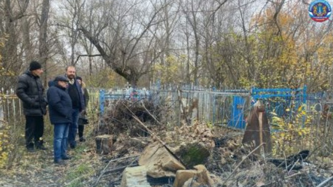 Заброшенные могилы, заросли и свалки: состоянием Воскресного кладбища заинтересовалась ульяновская Общественная палата