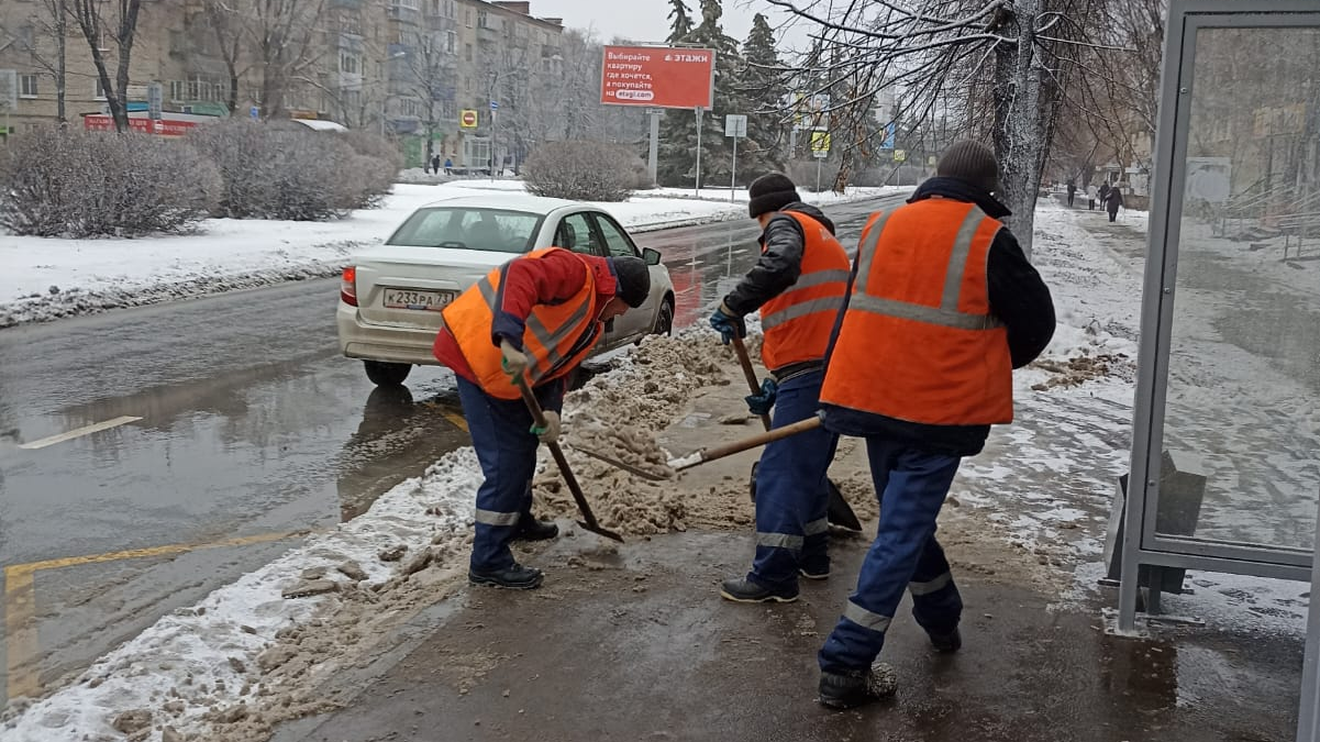 В Ульяновске 19 ноября тротуары очищают от шуги и вывозят снег с улиц