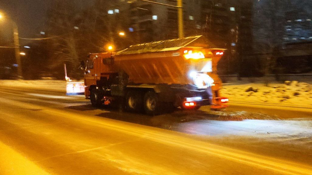 За ночь с улиц Ульяновска вывезли 67 самосвалов снега