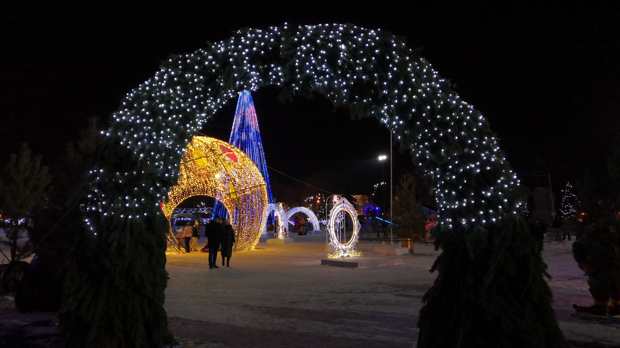 Ульяновск декабрь. Новогодняя площадь Ульяновск 2022. Ульяновск новый год 2021. Предновогодние вечера Ульяновск. Ульяновск 2022 новый год Ленинская площадь.