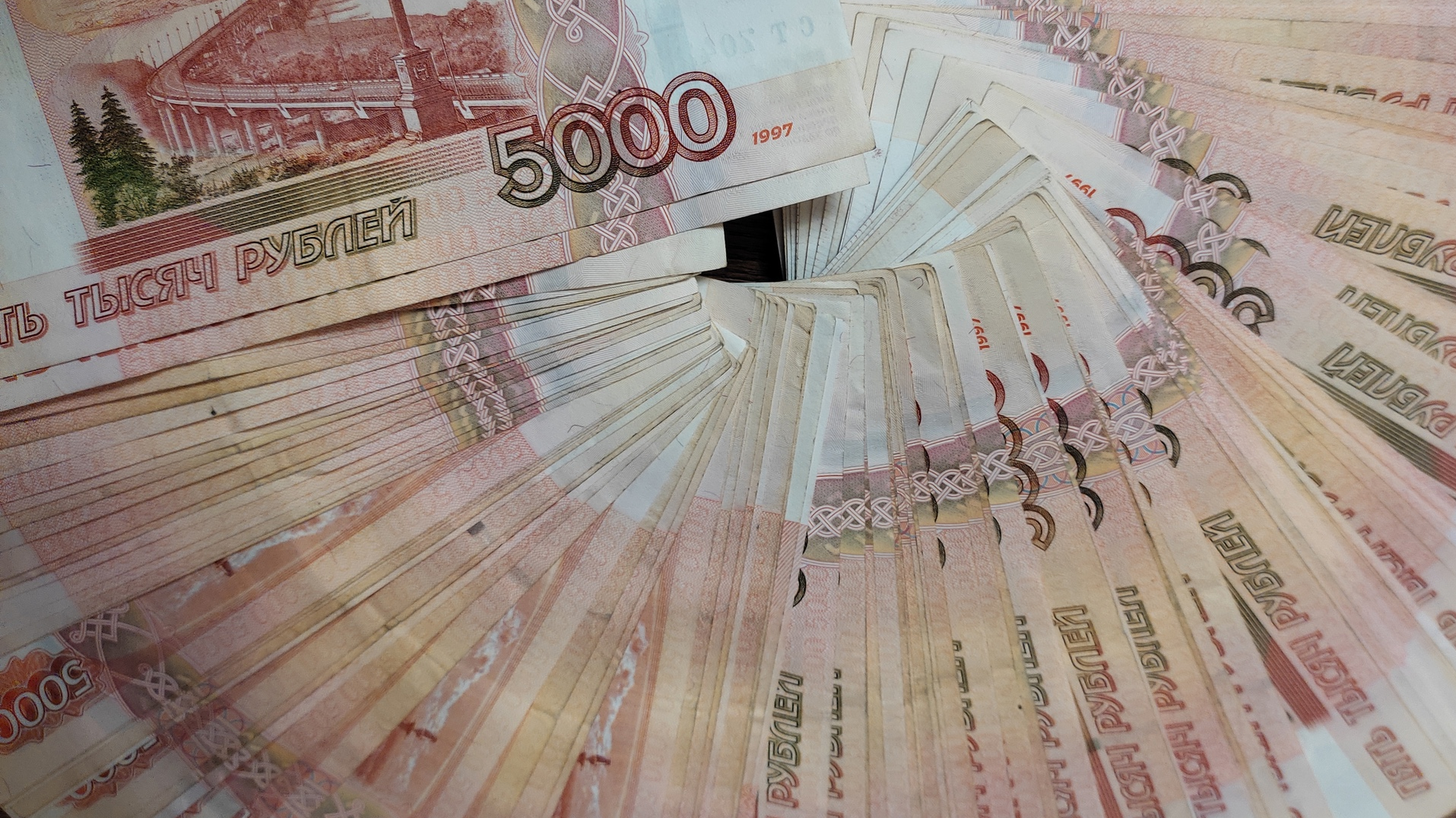 4,6 млн рублей похитили 3 ульяновца при ремонте дворов